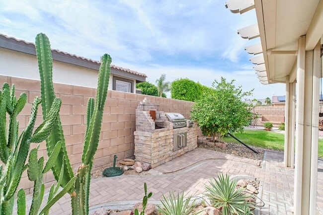 Building Photo - 82950 Vincent Dr