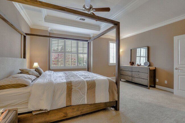 Building Photo - UPGRADED HOME WITH POPULAR FLOOR PLAN ELEG...