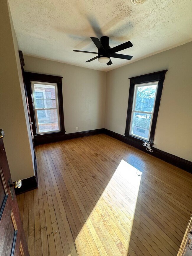 Building Photo - 1657 5th Ave