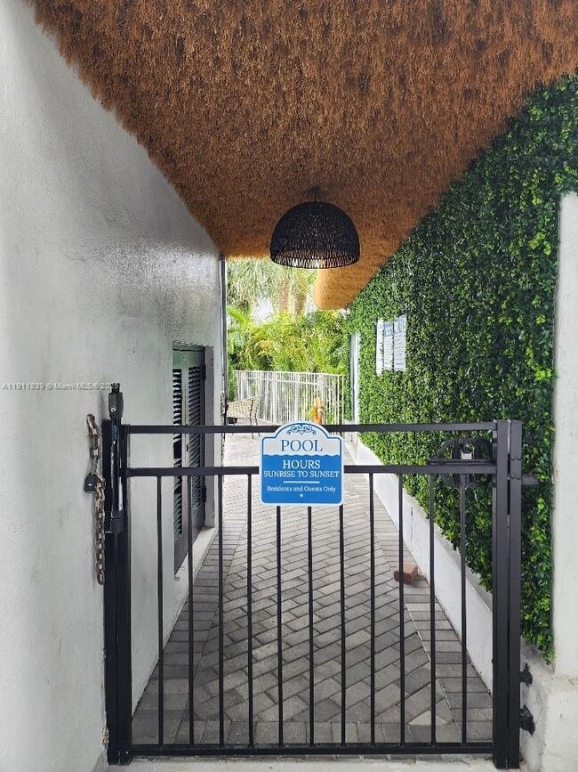 Building Photo - 2101 Normandy Dr