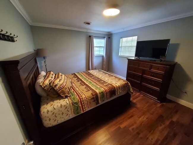 Building Photo - Sevierville 37862 - Showings begin July 11, 2026 - Fully Furnished! Long term or 3 Month Lease Co...