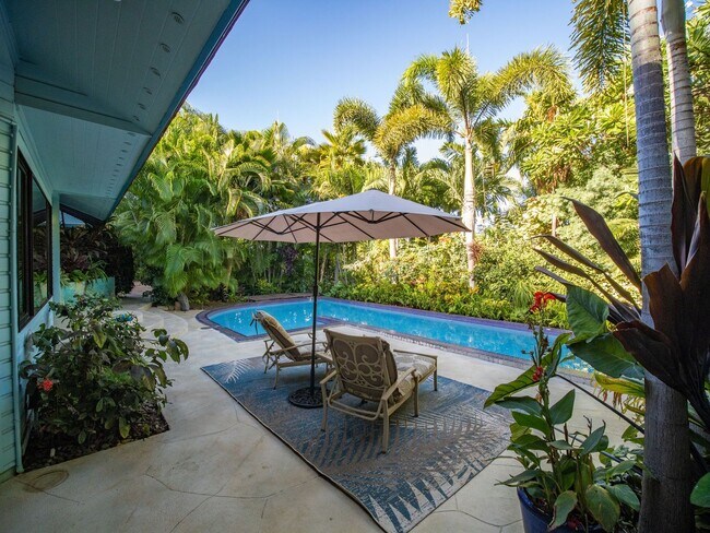 Building Photo - Beautiful Furnished, 2 Bed, 3 Bath, Gated ...