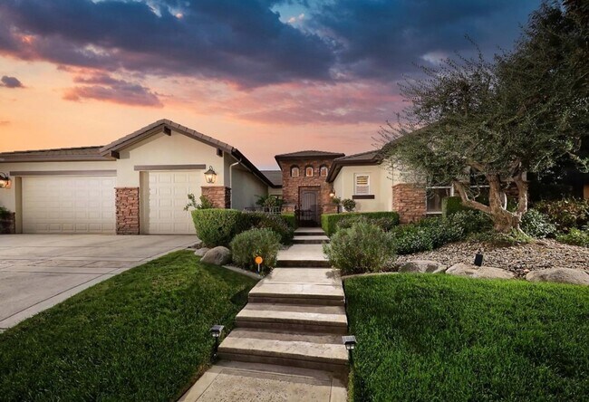 Building Photo - 1700 Briercliff Ct