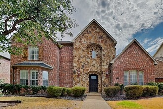 Building Photo - 4020 Oakmeadow Dr