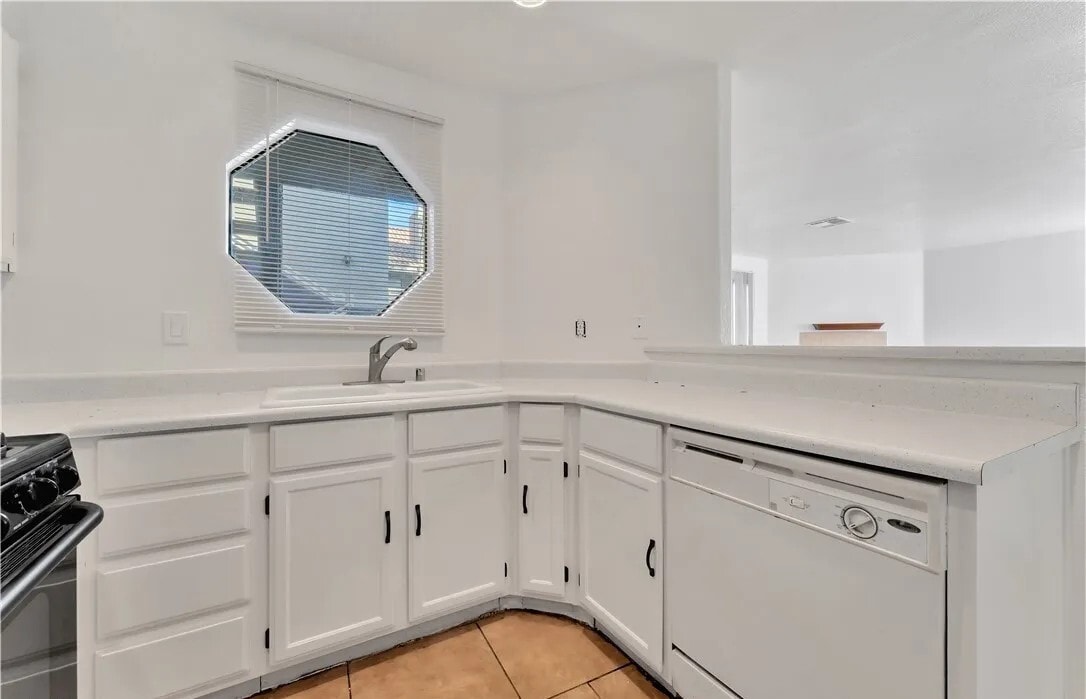 Building Photo - 5076 S Rainbow Blvd