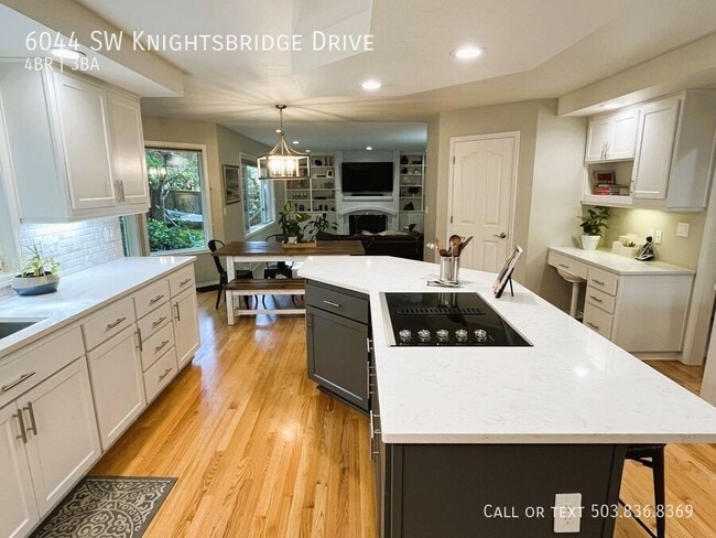 Building Photo - 6044 SW Knightsbridge Dr