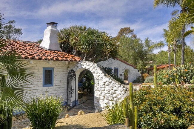 Building Photo - "Spacious 4-Bedroom Retreat in Rancho Carrillo Carlsbad: 2.5 Baths & 2,113 Sq. Ft. of Comfort!"