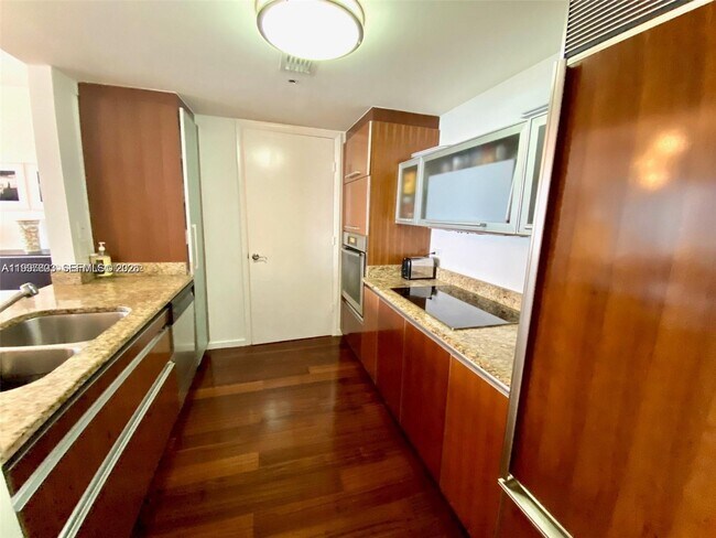 Building Photo - 17201 Collins Ave