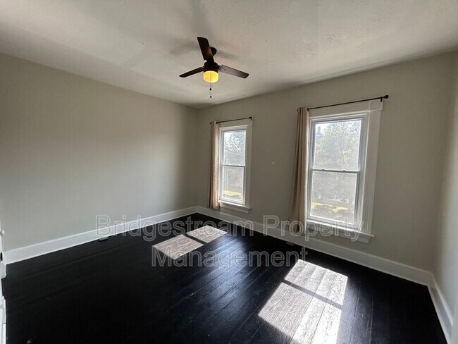 Building Photo - 266 McClure St