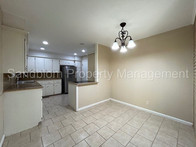 Building Photo - For Lease | South Tulsa | $1600 Rent