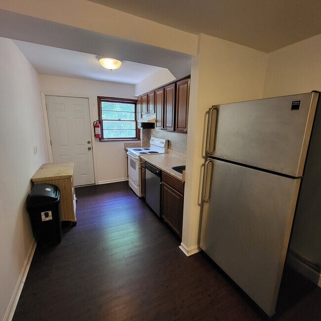 Building Photo - 68 Senior St