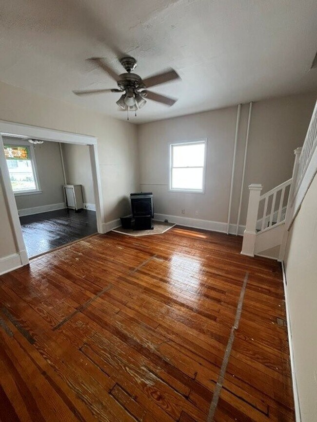 Building Photo - 3 bedroom 1 bathroom