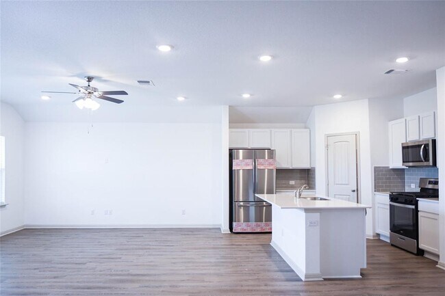 Building Photo - 231 Sweetwater Crk Ln