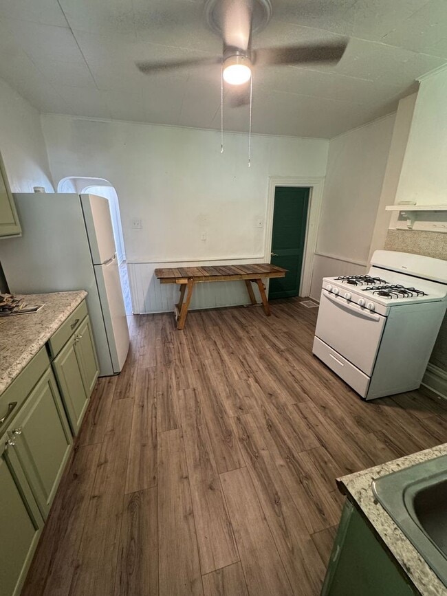 Building Photo - Spacious 3 bedroom, 2 bath home in Sharpsburg