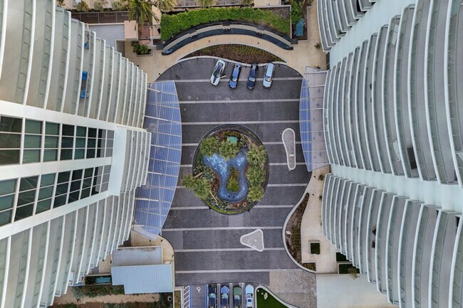 Building Photo - 3100 N Ocean Dr