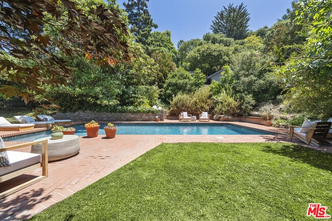 Building Photo - 3 Latimer Rd