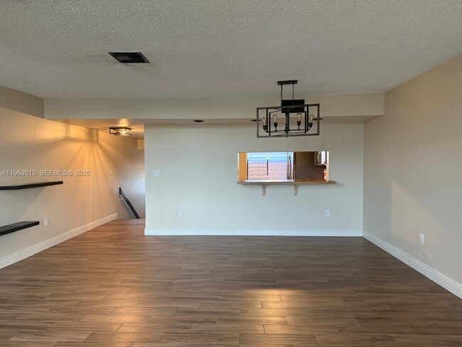 Building Photo - 271 W Park Dr