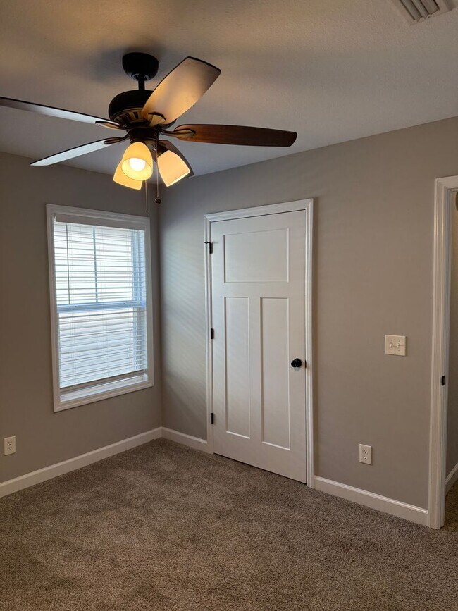 Building Photo - 157 Cody Dr