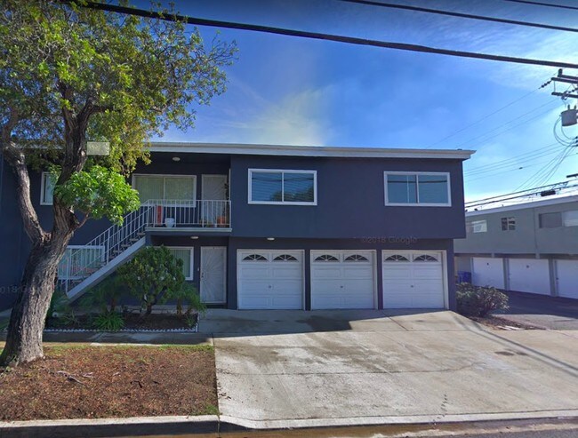 Unit above garages - 1300 Agate St