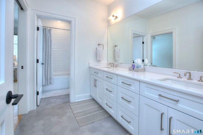 Building Photo - 32 Ridge Rd