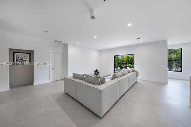 Building Photo - 12790 SW 91 Ave