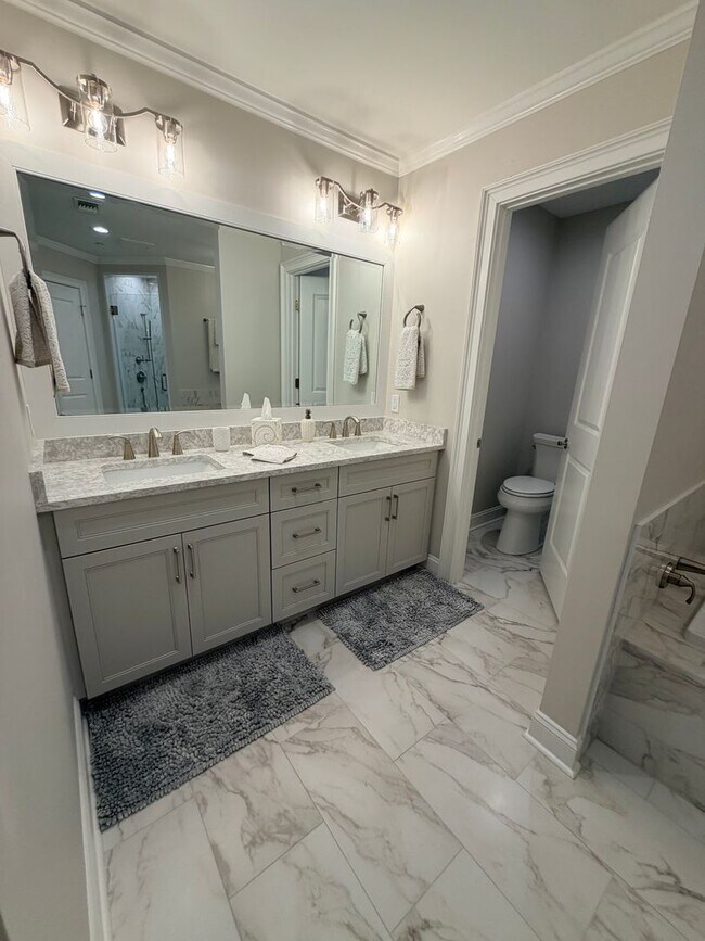 Building Photo - Stunning Luxury, Two Bedroom Creek Front Condo in Hilton Head Plantation