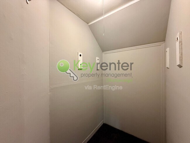 Building Photo - 305 Sunrise Ln