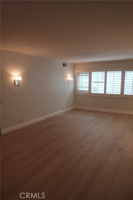 Building Photo - 1121 N Olive Dr