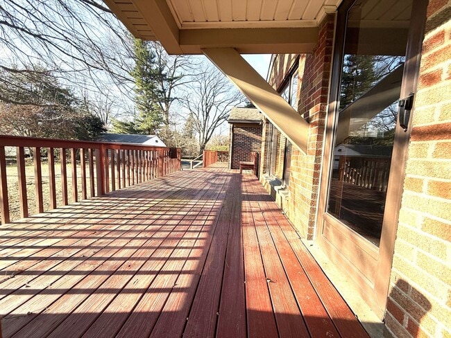 Building Photo - Spacious 3 Bedroom 2 Bath Home