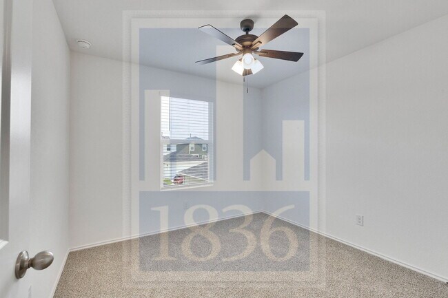 Building Photo - 304 Azua Path