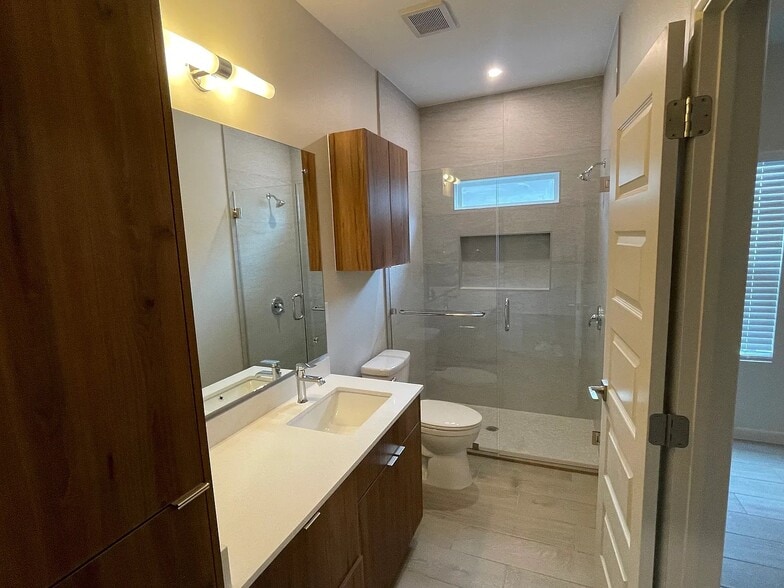 Building Photo - 3317 Duke Ave