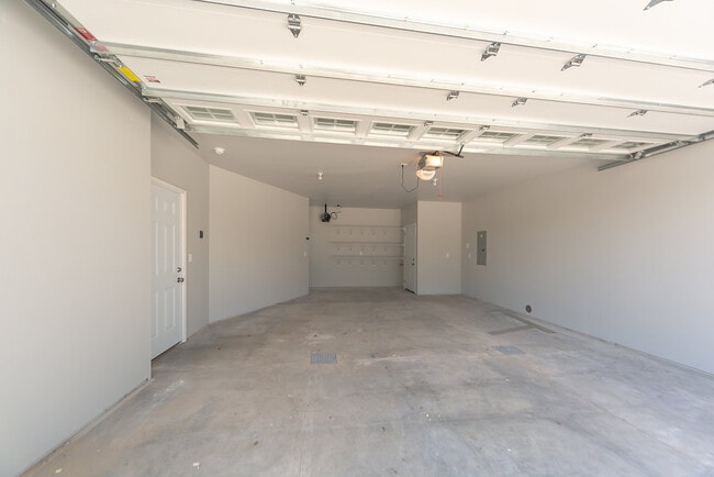 Building Photo - 1701 Dakota Dr N