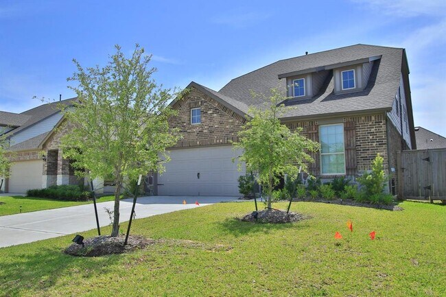 Building Photo - 15818 Dove Holw Dr