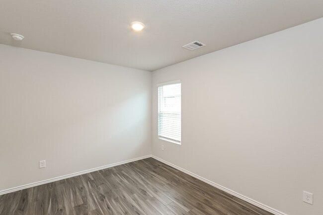 Building Photo - 3001 Paintbrush Dr