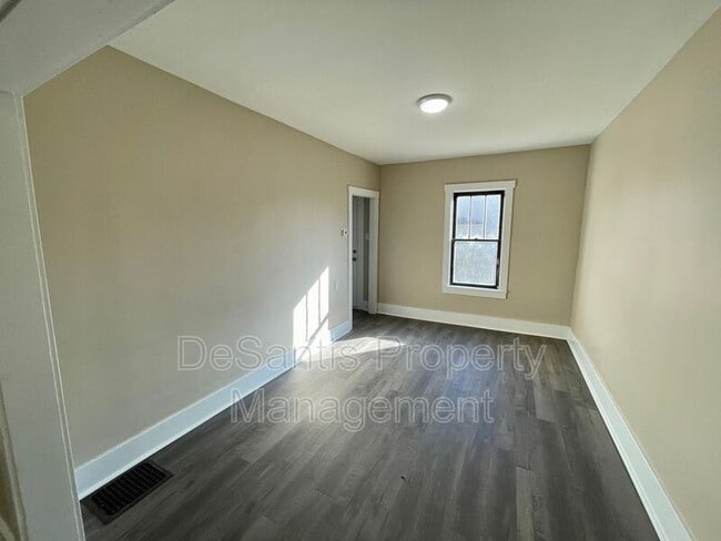 Building Photo - 724 E 7th Ave