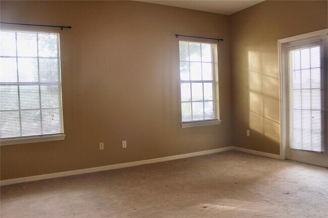 Building Photo - 810 Hillside Dr