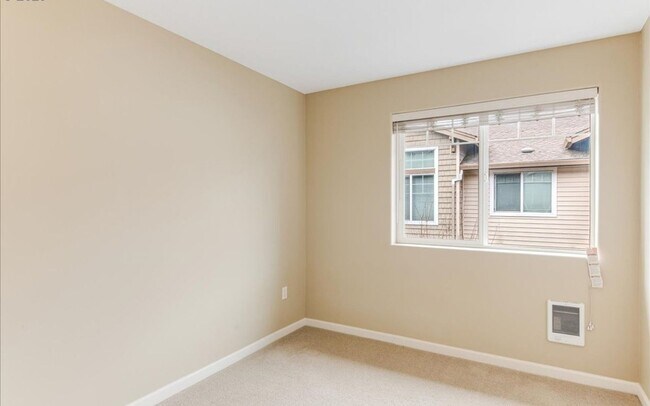 Building Photo - Bright 2BR / 2BA End-Unit Tanasbourne Condo w/ High Ceilings, Gas Fireplace, Private Balcony + At...