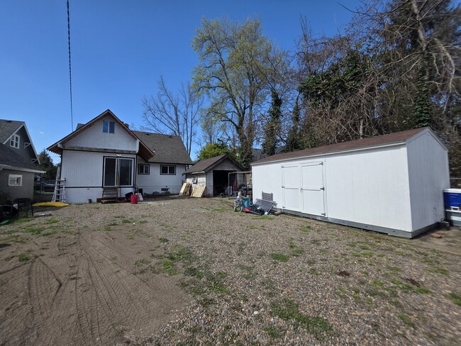 Building Photo - 1060-KE1060 15th St NE