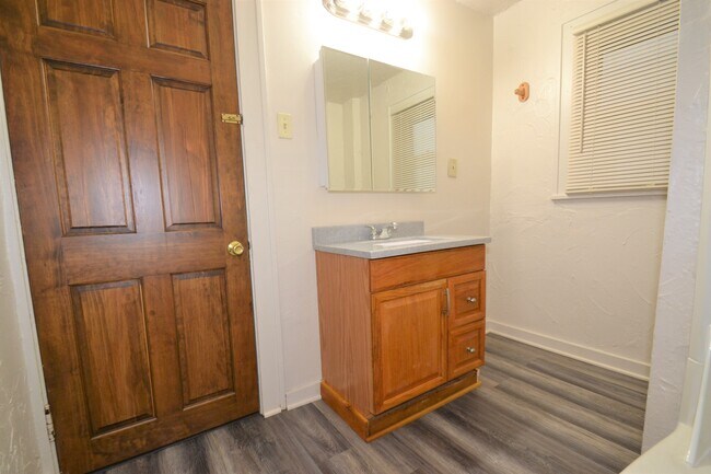 Building Photo - 567 Cross Ct