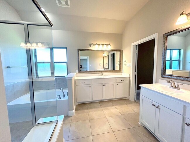 Building Photo - 1400 Via Toscana Ln