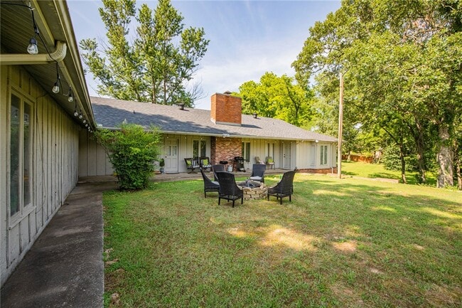 Building Photo - 107 NW Winfield Ln