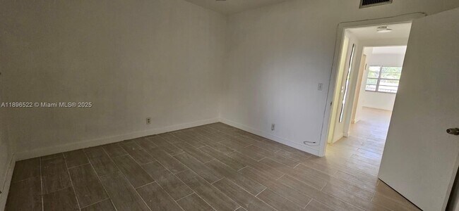 Building Photo - 230 SW 11th Ave