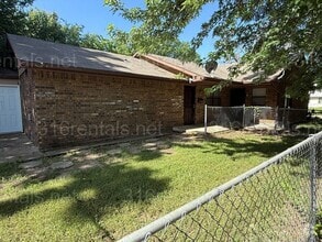 Building Photo - $865 - 2 bedroom/ 1 bathroom - Duplex