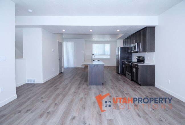 Building Photo - 1026 W 430 S