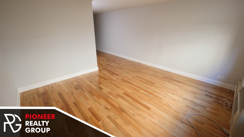Building Photo - 665 W Wrightwood Ave