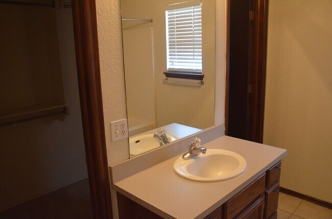 Building Photo - Great Home, Great Value