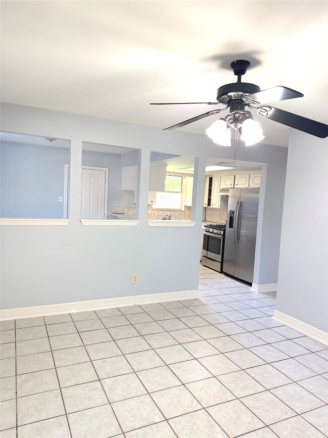 Building Photo - 954 Crestbrook Dr