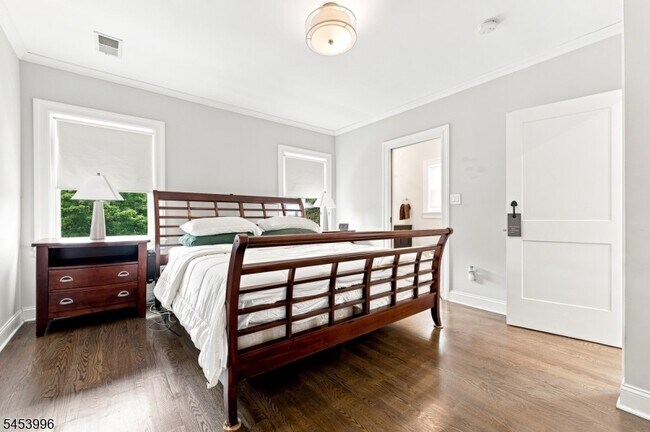 Building Photo - 64 Montague Pl