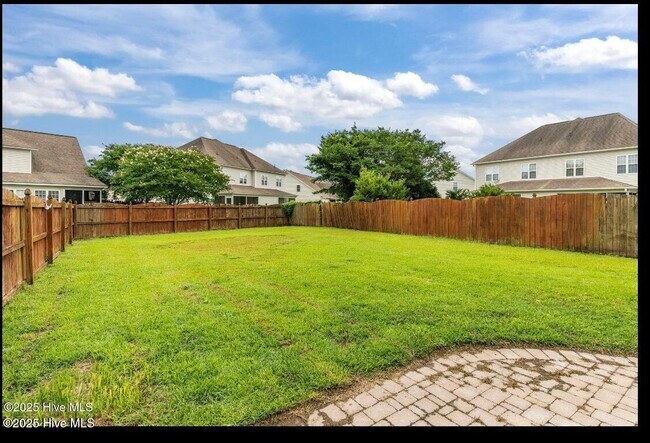 Building Photo - 1625 Brook Hollow Dr