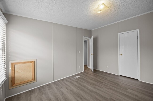 Building Photo - Charming 3-Bedroom Home on Spacious 2.64-Acre Lot in Graham, NC